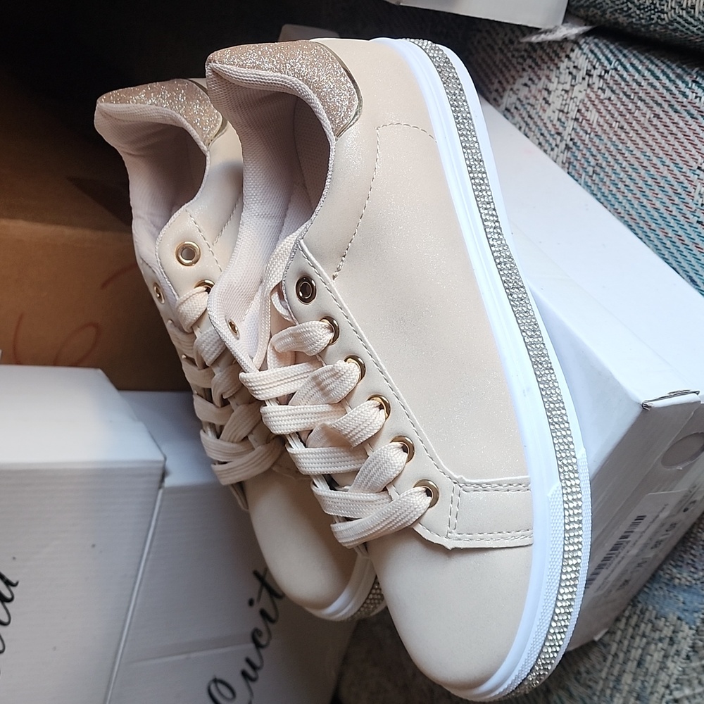 Cream Lace Up Fashion Sneakers w Glitter Heel Back & Rhinestone Band